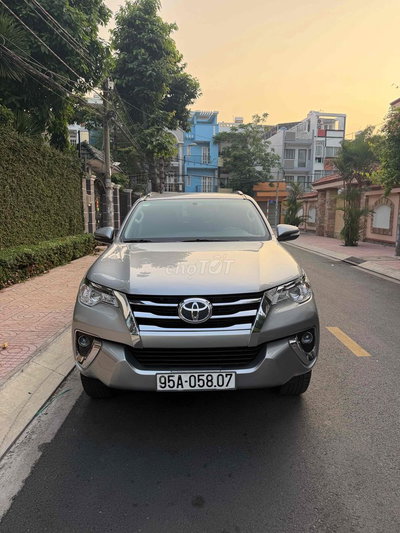 Toyota Fortuner 2.4 máy dầu số tự động đời 2020