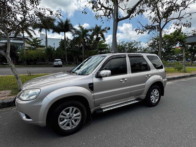 Ford Escape 2013 1 cầu màu vàng cát