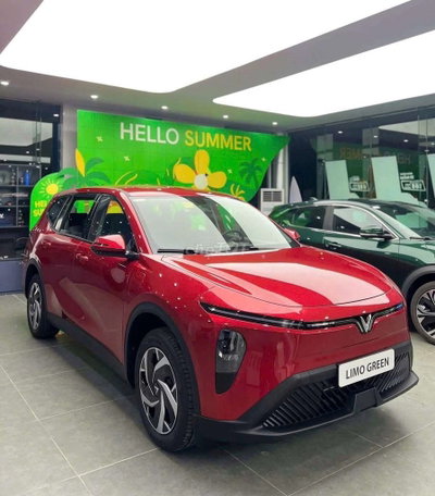 Vinfast Limo Green màu Đỏ
