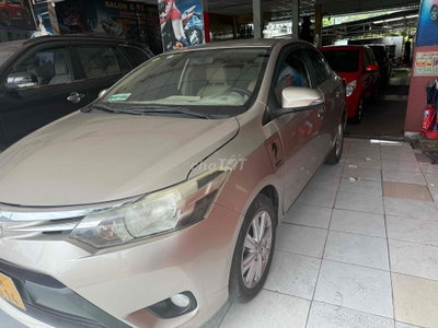 Toyota Vios màu Vàng cát