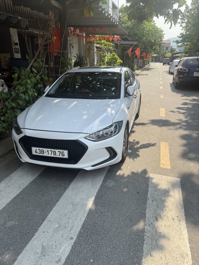 Hyundai Elantra 2016 Trắng 100000 km