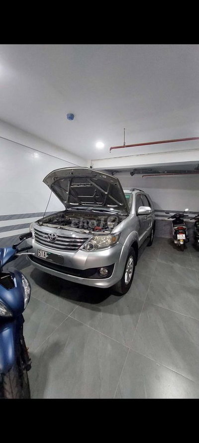 Toyota Fortuner 2012 Bạc