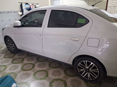Mitsubishi Mirage màu Trắng