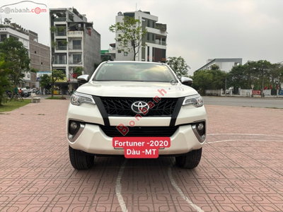 Xe Toyota Fortuner 2.4G 4x2 MT 2020