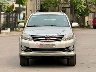 Xe Toyota Fortuner 2.7V 4X2 AT 2016