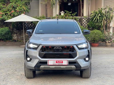 Toyota Hilux 2.4L AT 2024 Bạc 29.800 km