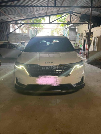 Kia Carnival Signature Trắng 7 chỗ