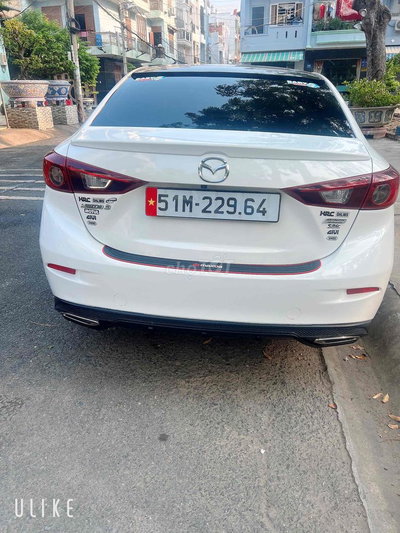 Mazda 3 màu Trắng xe gia đình
