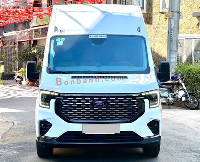 Xe Ford Transit Premium 2024