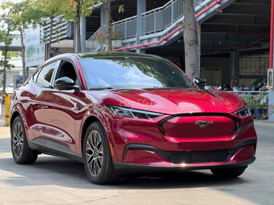 Xe ô tô điện Ford Mustang Mach E Đỏ