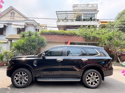 Ford Everest Titanium 2022 4x4, vay Ngân Hàng 75%