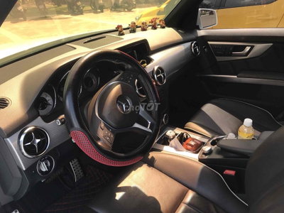 Cần bán xe Mercedes GLK màu trắng