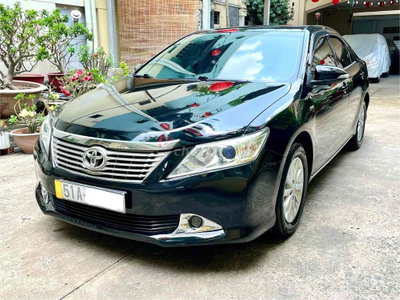 Toyota Camry 2.0E. Xe gia đình rất đẹp