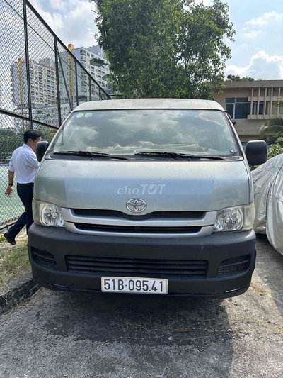 Toyota Hiace 2010 Bạc 51.000