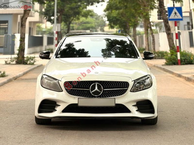 Xe Mercedes Benz C class C300 AMG 2020