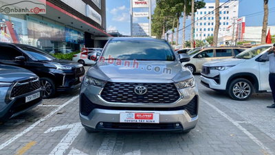 Xe Toyota Innova Cross 2.0V CVT 2025
