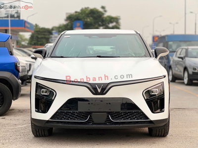 Xe VinFast VF7 Plus AWD 2026