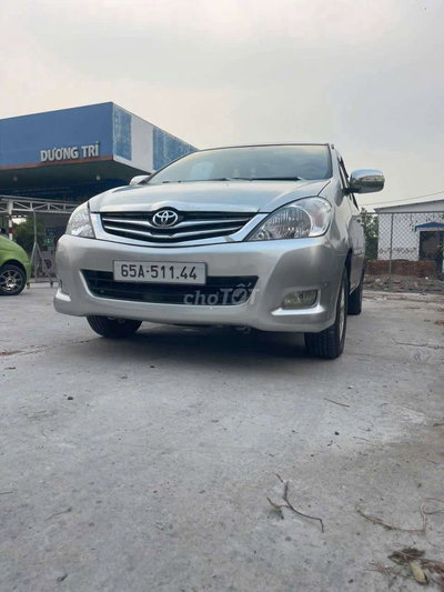 Toyota Innova 7 chỗ Bạc