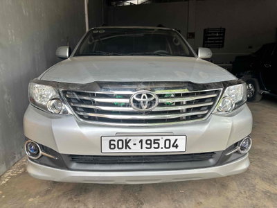TOYOTA FOTURNER 4x2 MT 2012