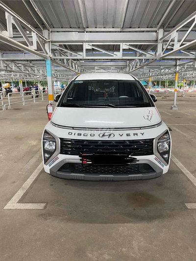 Hyundai Stargazer Trắng 7 chỗ