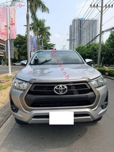 Xe Toyota Hilux 2021
