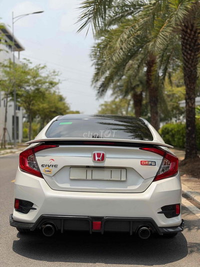 Honda Civic Trắng