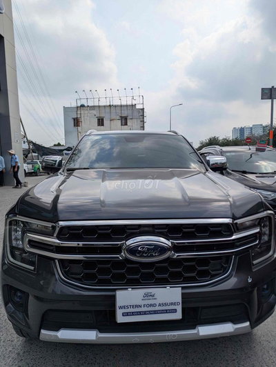 Ford Everest Titanium 2022 81000 km Xám