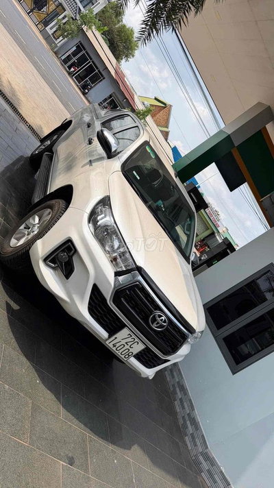 Toyota Hilux 2018 Trắng 80000 km