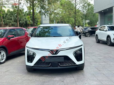 Xe VinFast VF7 Eco 2026