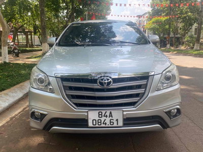 Toyota Innova Bạc
