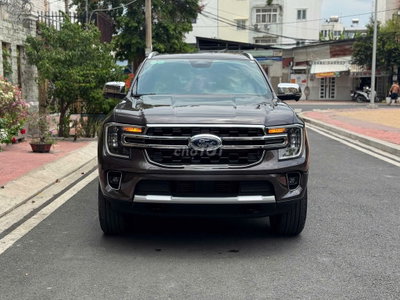 Ford Everest Titanium 4x2 2025 - 4000 km