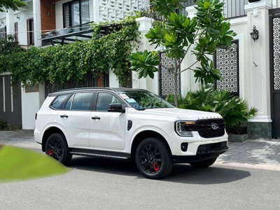 2026 Ford Everest Sport SE Trắng đen xe cực hiếm