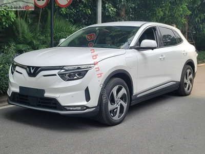 Xe VinFast VF8 Eco 2026