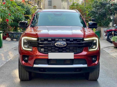 FORD EVEREST TITANIUM 4x4 2023 40.000KM NHẬP THAI