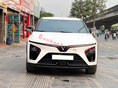 Xe VinFast VF7 Eco 2025