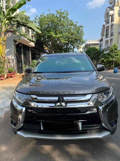 Mitsubishi Outlander 7 chỗ Nâu 2.0AT