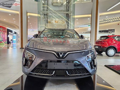 Xe VinFast VF7 Eco 2026