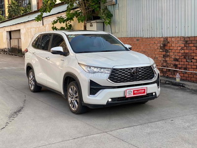 Toyota Innova Cross Hybrid 2024 Trắng 21.000 km