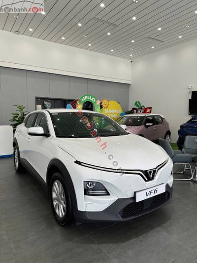 Xe VinFast VF6 Eco 2026
