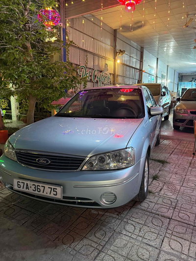 Ford Laser màu Bạc