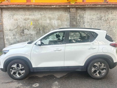 Kia Sonet MT Trắng