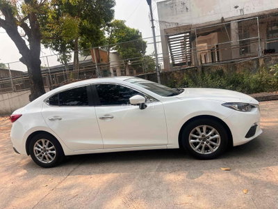 Mazda 3 Trắng 5 chỗ