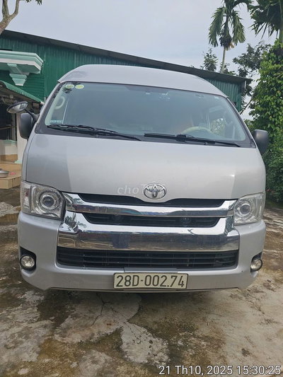 Toyota Hiace 2018 6 chỗ Bạc