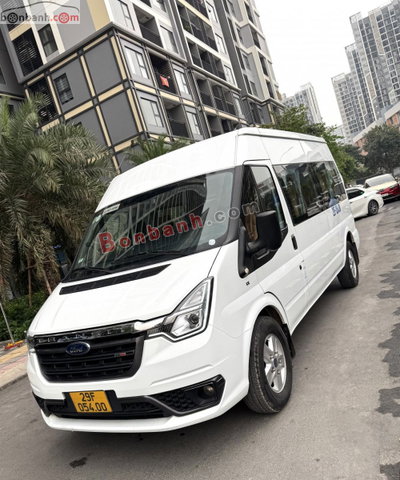 Xe Ford Transit Tiêu chuẩn 2023