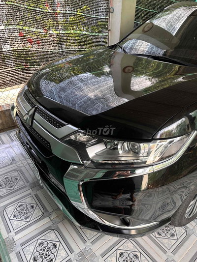 Mitsubishi Outlander 2024 CVT 2.0 25000km Đen