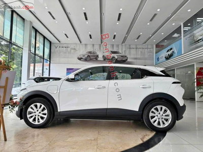 Xe VinFast VF6 Eco 2026