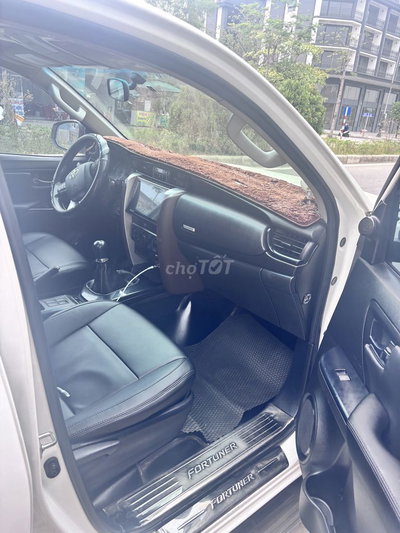 Toyota Fortuner Trắng 7 chỗ