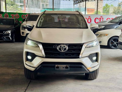 Toyota Fortuner 2021 4x2 Trắng máy xăng