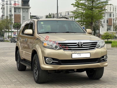 Xe Toyota Fortuner 2.7V 4x2 AT 2015