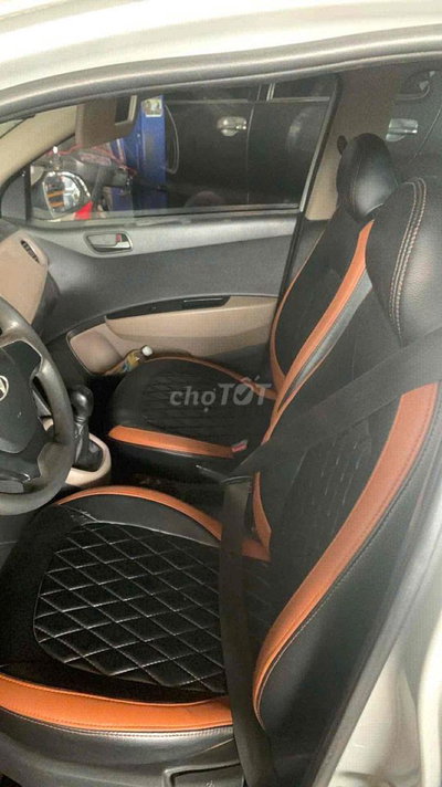 Hyundai i10 2014 Bạc 5 chỗ
